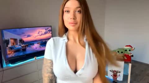 Mia online show from November 17, 9:12 am