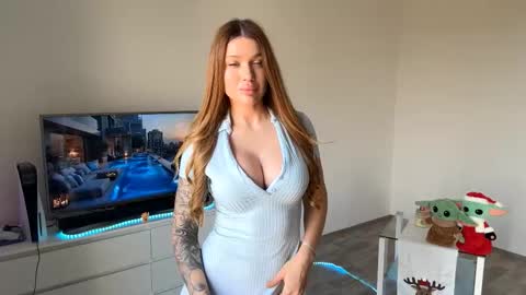 Mia online show from November 16, 9:11 am