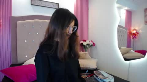 marinette online show from March 25, 8:37 pm