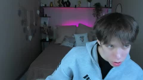 Mark online show from May 1, 10:42 am
