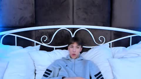 Mark online show from November 9, 3:26 pm