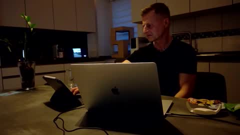 markcgn242649 online show from April 5, 6:27 pm