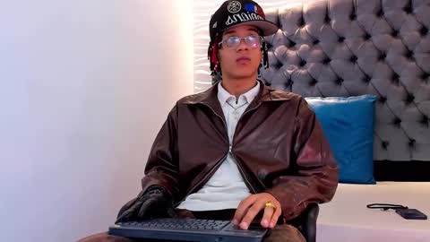 MARSHALL online show from December 22, 1:07 pm