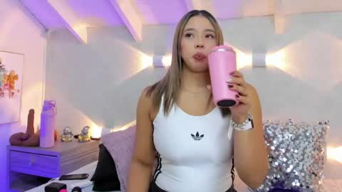 martina mIIler online show from April 29, 12:21 pm