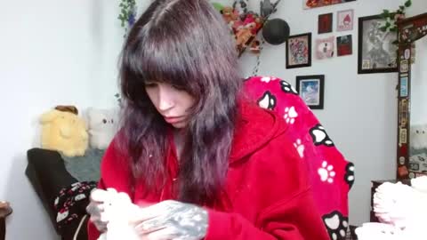                      100   online show from April 25, 1:41 pm