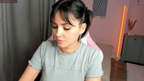 Mary online show from May 1, 2:38 am