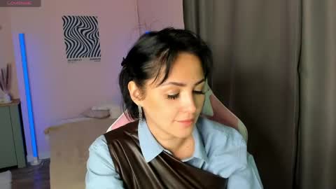 Mary online show from April 27, 2:09 am