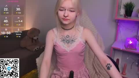 Mary online show from May 4, 1:12 am