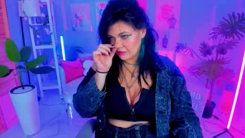 Mary online show from October 17, 9:08 pm