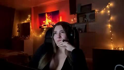 Annie online show from April 23, 3:13 pm