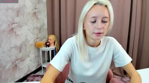 Snapshot of maryy_senn chatting on October 15, 2:59 am Luucy UTC1 Mon Tue Wed Thu Fri 0500-1130 online show from October 15, 2:59 am