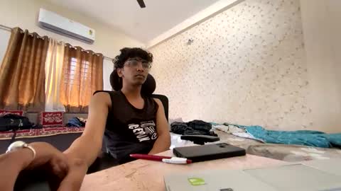 maskboyz2003 online show from October 15, 4:16 am