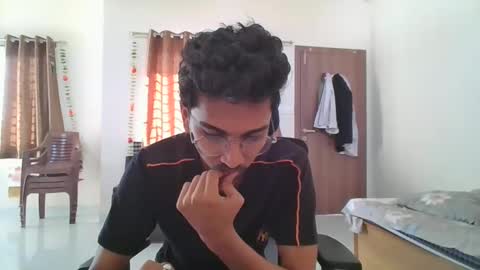 maskboyz2003 online show from February 1, 4:03 am