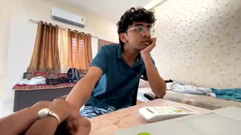 maskboyz2003 online show from October 18, 5:55 am