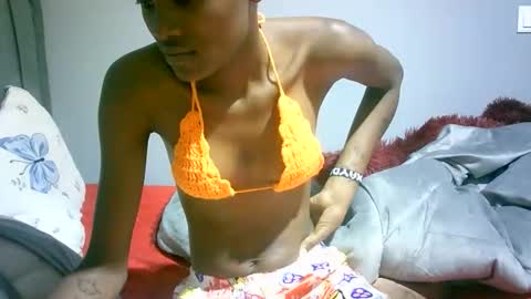 maskgang001 online show from December 19, 3:13 am