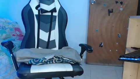 Snapshot of master_black777 chatting on October 2, 7:23 pm master_black777 online show from October 2, 7:23 pm