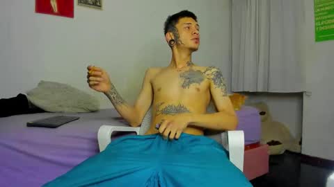 Snapshot of master_chief16xxx chatting on October 25, 7:51 am nicolas online show from October 25, 7:51 am