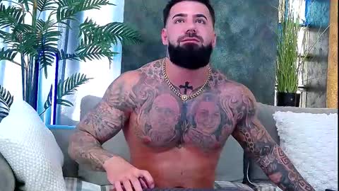Snapshot of masterkingofmuscle chatting on October 21, 11:04 am masterkingofmuscle online show from October 21, 11:04 am
