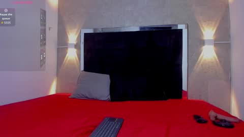 Mateo and Noah online show from November 17, 7:05 pm