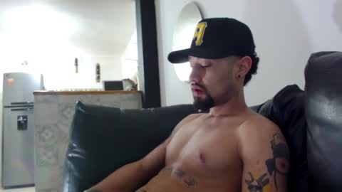 STRURIBE ON INSTAGRAM online show from December 17, 11:39 am