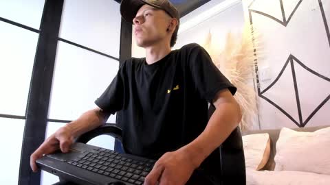 MathewSanz  online show from April 8, 11:57 am