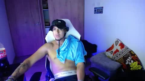 Snapshot of matias_bianco01 chatting on September 11, 6:47 am matias online show from September 11, 6:47 am