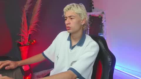 mattias     online show from October 11, 5:12 am