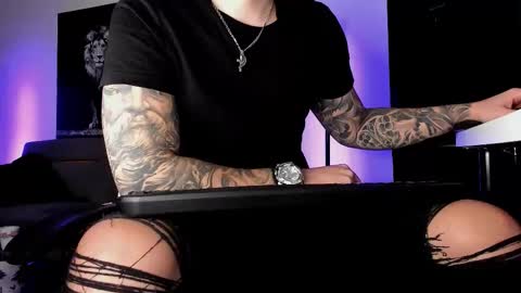 Snapshot of mattytwink69 chatting on October 25, 6:35 am Matt online show from October 25, 6:35 am