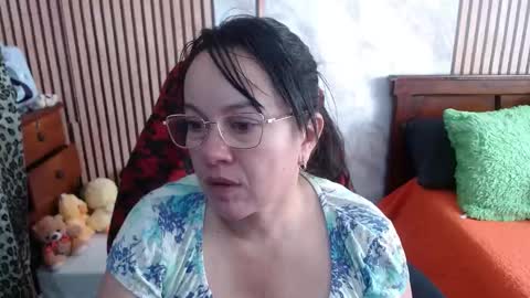 Snapshot of mature_wolf chatting on October 5, 9:44 pm Sonia online show from October 5, 9:44 pm