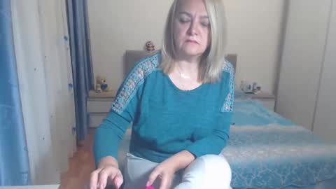 maturediana online show from May 2, 2:28 am