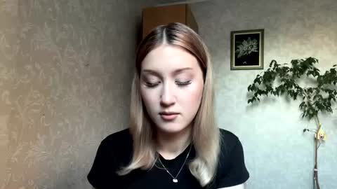 Mia online show from July 20, 3:36 pm