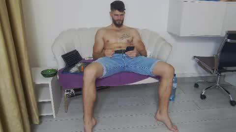 mauro_real_man online show from July 4, 6:00 pm