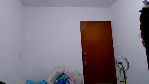 mauroluxandra online show from December 3, 10:38 am