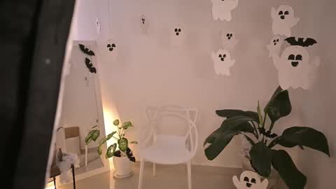 Maria Victoria Schedule 2pm until 9pm GMT-5 online show from October 30, 6:30 pm