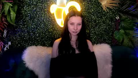   online show from May 4, 6:14 pm