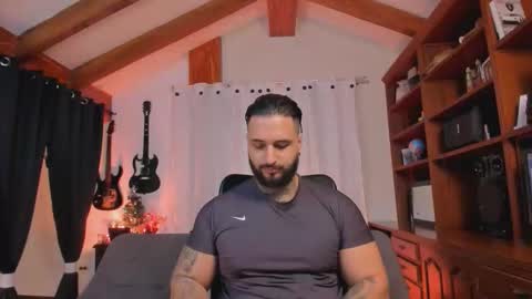 max D. online show from December 20, 1:51 pm