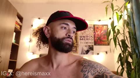 Max Follow me IGX hereismaxx online show from December 2, 9:07 am