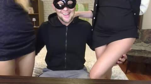 Max  Aliya online show from November 4, 8:59 am