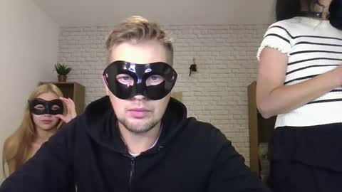 Max  Aliya online show from November 3, 8:26 am