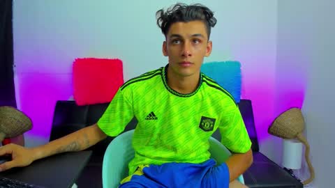 MAX     online show from September 11, 5:52 am