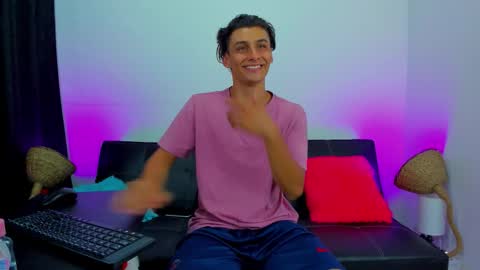 MAX     online show from September 25, 7:15 am