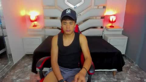 Max online show from November 4, 8:10 pm