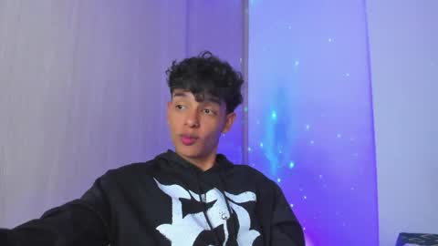 Max  online show from April 30, 1:10 am