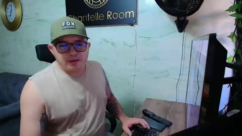  Maximo  online show from April 22, 12:01 pm