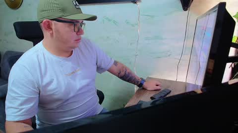  Maximo  online show from April 23, 12:13 pm