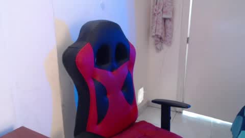 maxinesex_ online show from June 17, 2:33 pm