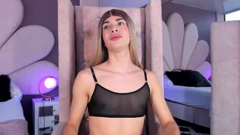 Maxi Rogers online show from July 10, 12:10 pm