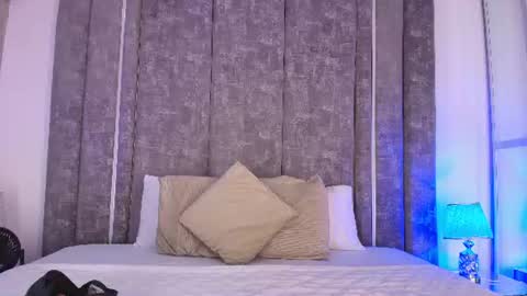 Maxi Rogers online show from June 26, 11:59 am