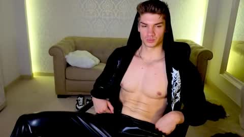 MaxKaiden online show from June 5, 5:46 am
