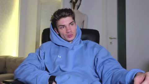 MaxKaiden online show from June 12, 4:22 am